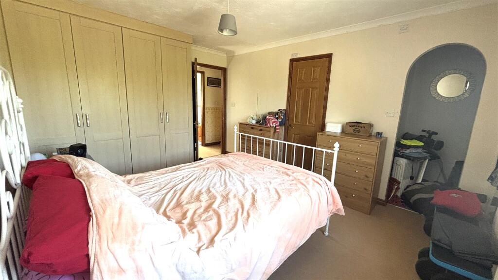 House in Weston-super-Mare, Locking Castle - More