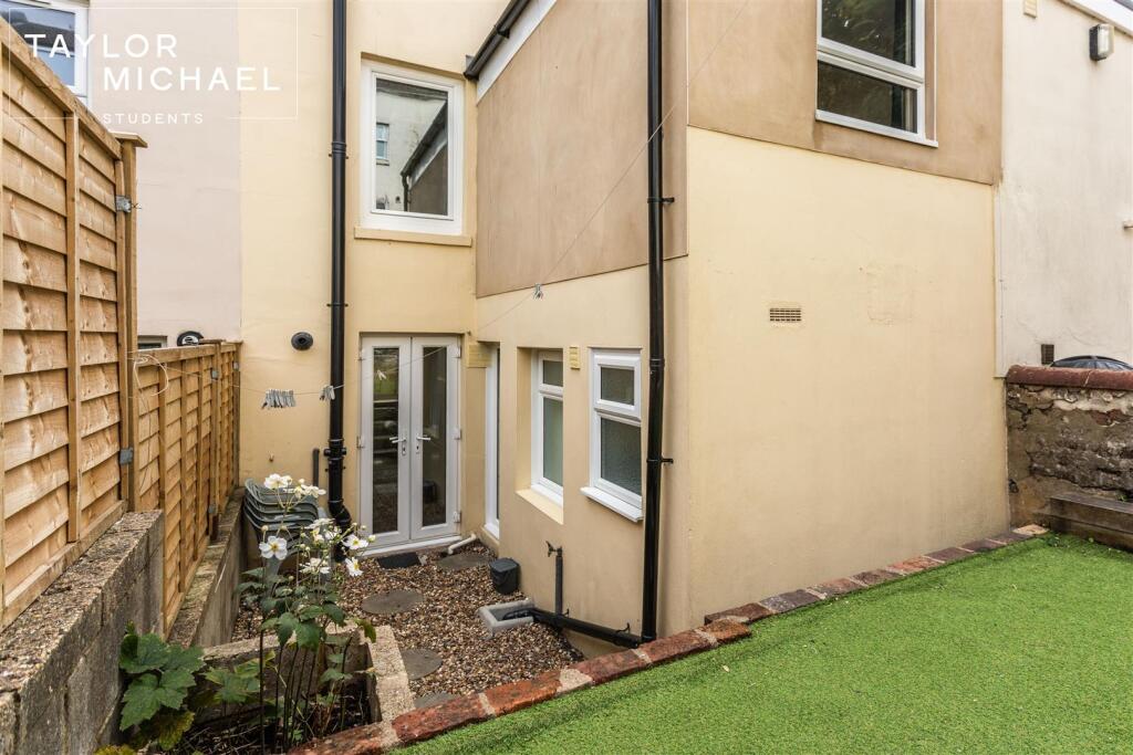 6 bedroom terraced house for rent
