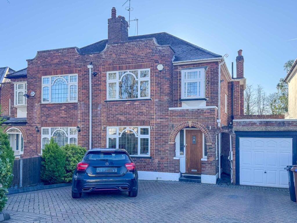 Main image of property: Sherington Avenue, Pinner, Greater London, HA5 4DT