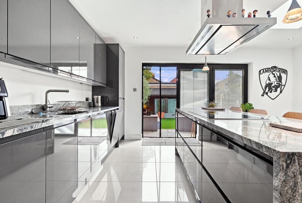 House in London - View 3