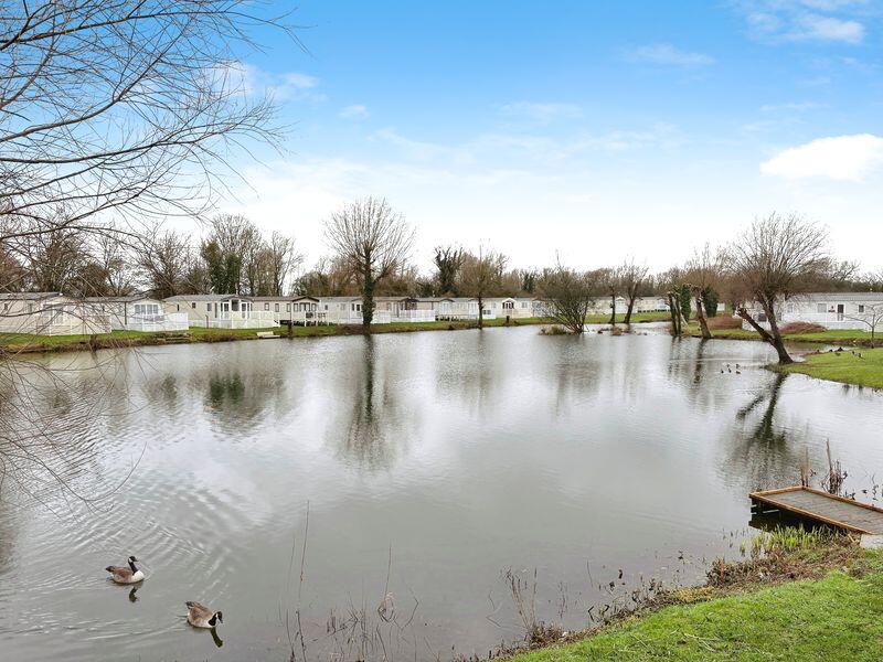 Kingfisher Lake, Cotswold Hoburne, Cotswold Lakes photo 4