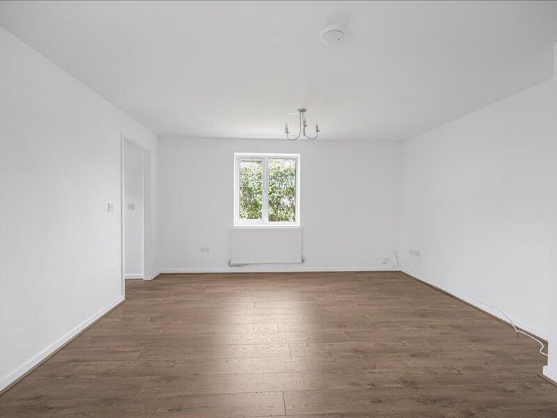 Crundale Crescent, Llanishen, Cardiff photo 4
