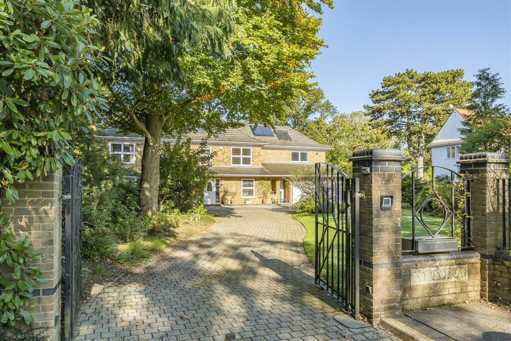 Sandlands Grove, Walton On The Hill. 5 bedroom detached house for sale