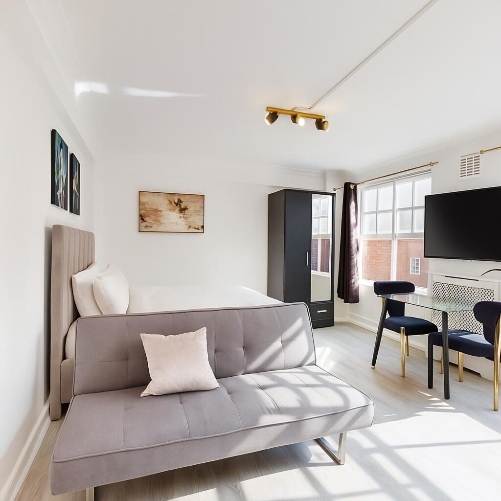 Studio flat for rent