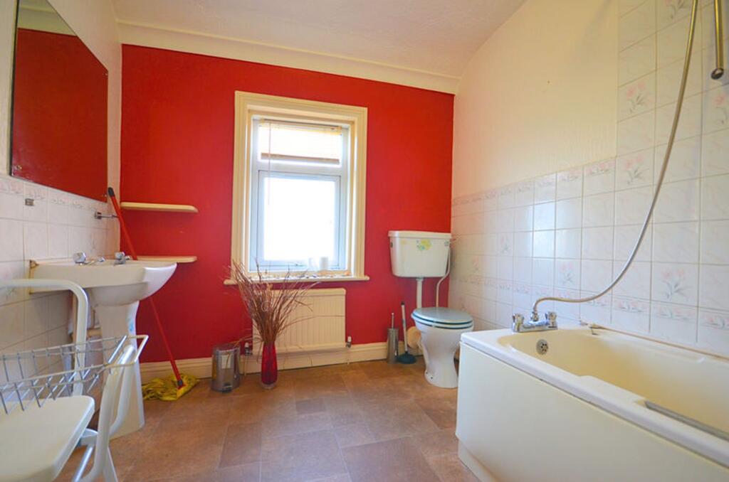 House in Bournemouth, Springbourne - More