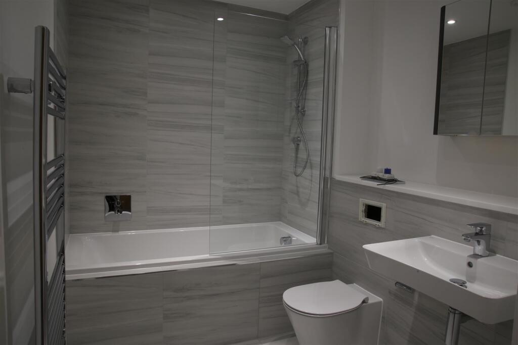 Apartment in Slough - View 5