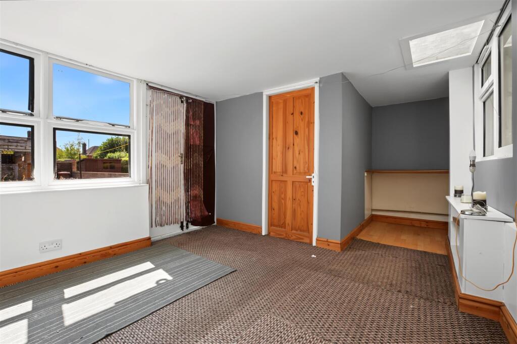 House in Nottingham, Aspley - More