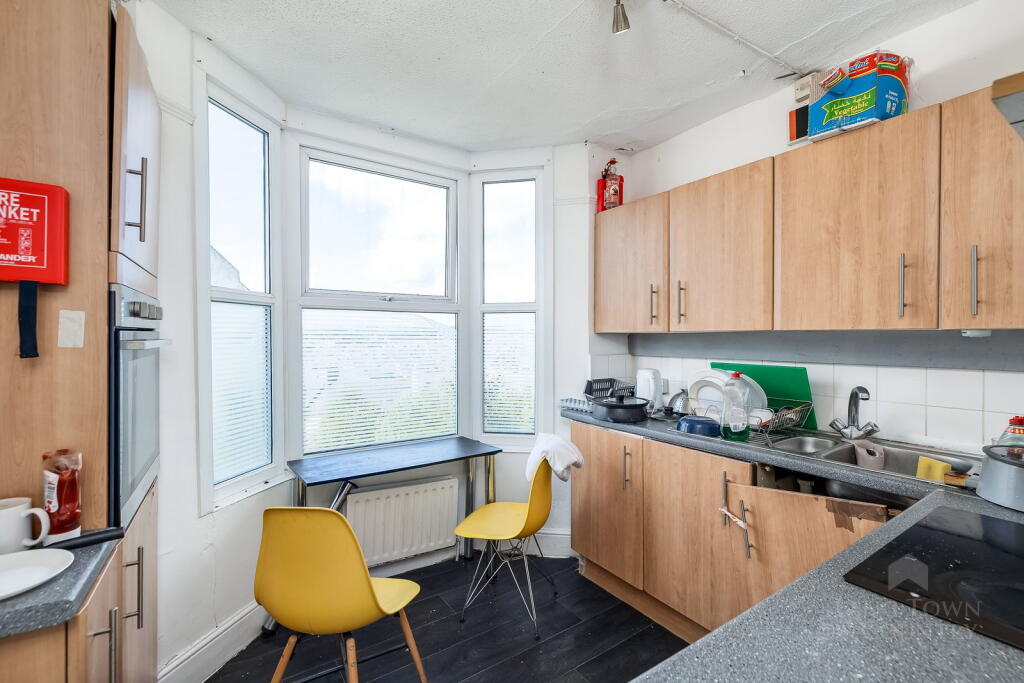 House in Plymouth - View 4
