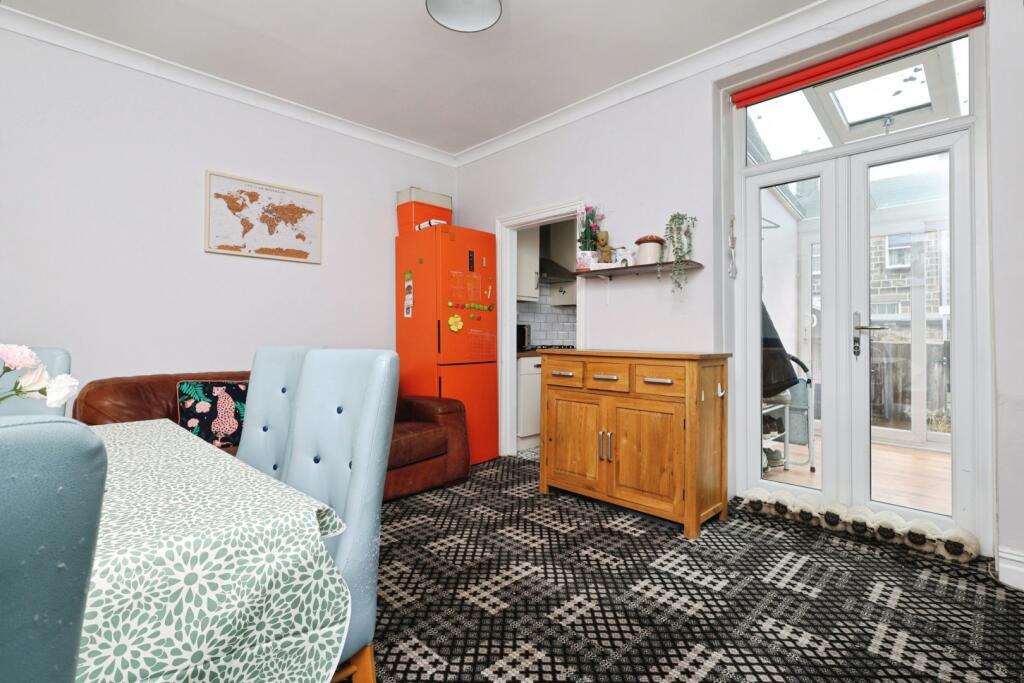 House in Bradford, Esscroft, Burley - View 5