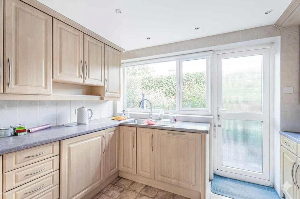 Apartment in Barnet, Cockfosters - View 3