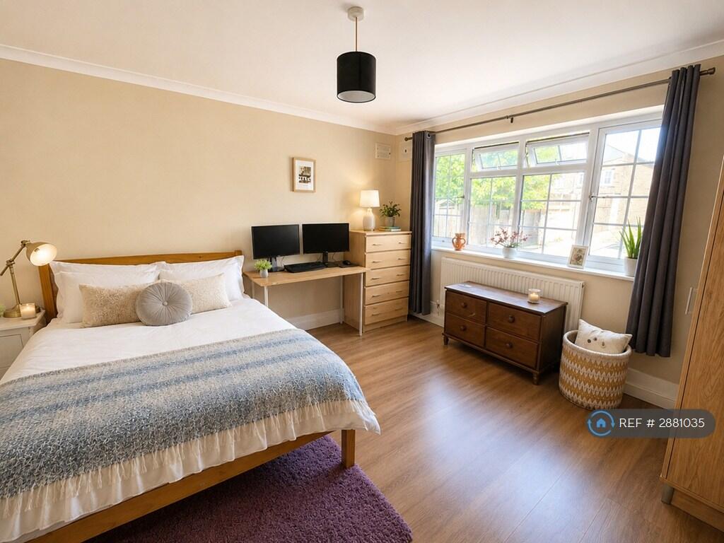 5 bedroom semi-detached house for rent