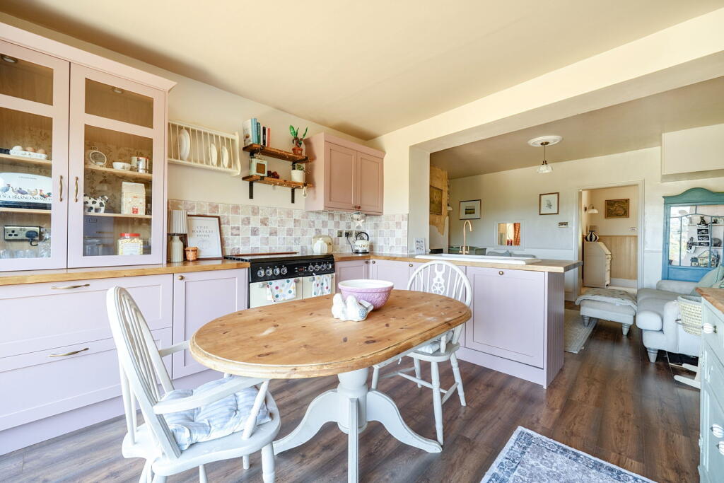 House in Swindon, Box - View 4