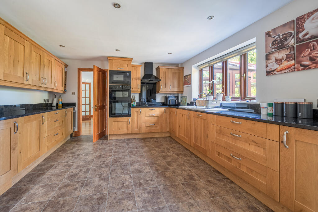 Down Road, Alveston, BS35 photo 3