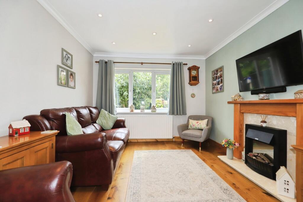 Lawnswood Rise, Wolverhampton, West Midlands, WV6 photo 4