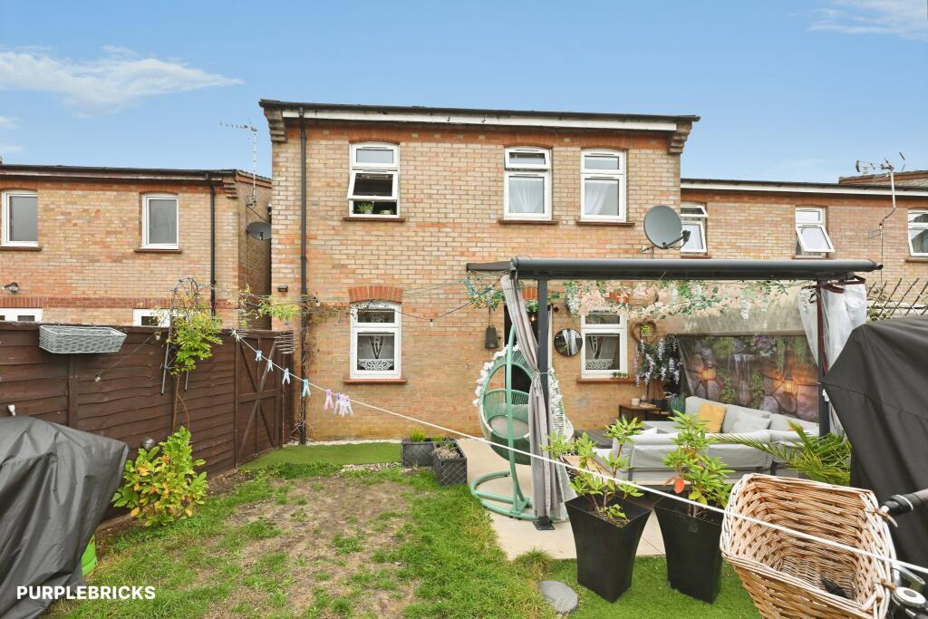 Main image of property: Augustus Close, Cambridge, CB4