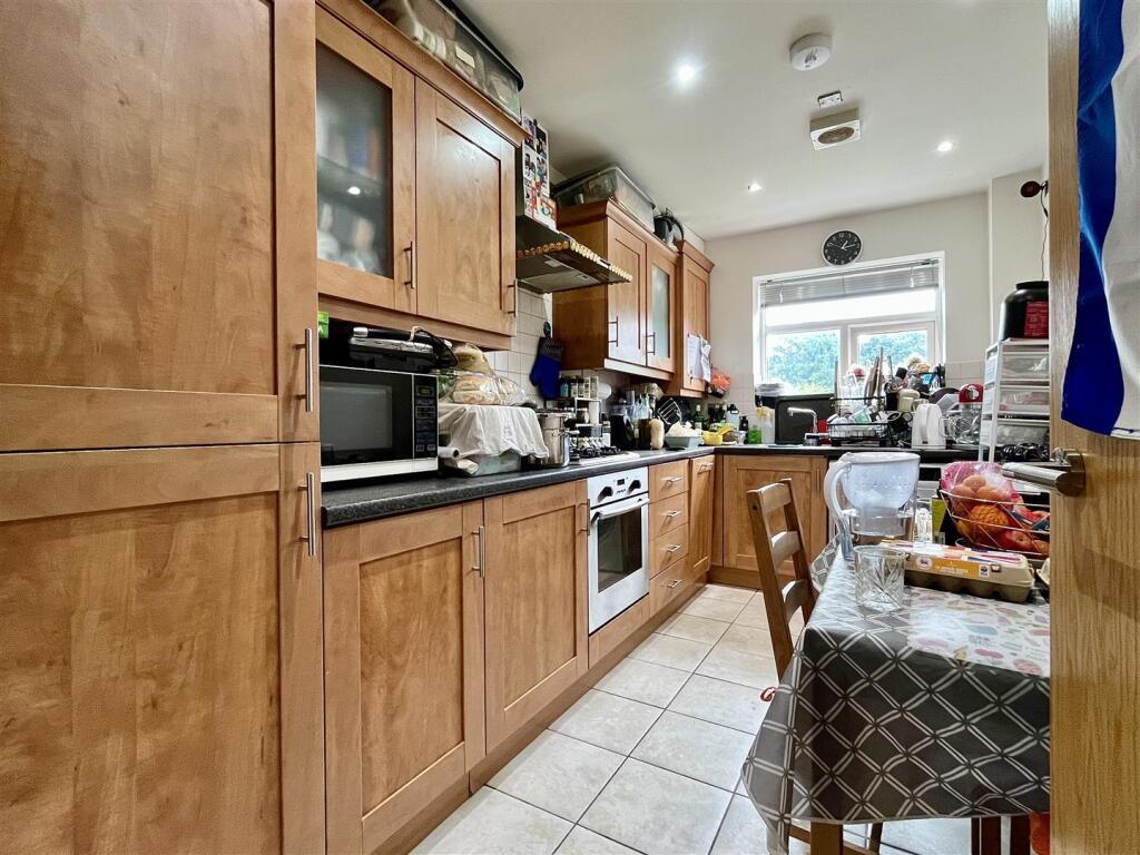 Apartment in Sutton Coldfield, Thimble End - View 5