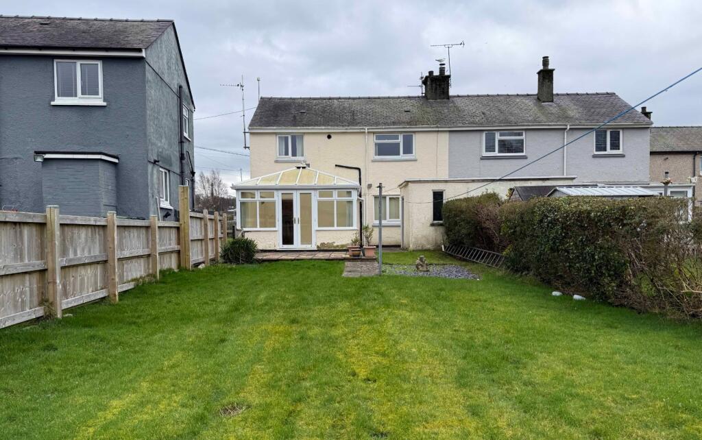 House in Llanfairpwllgwyngyll, Pentre Isaf, Llanfair Pwllgwyngyll - View 3