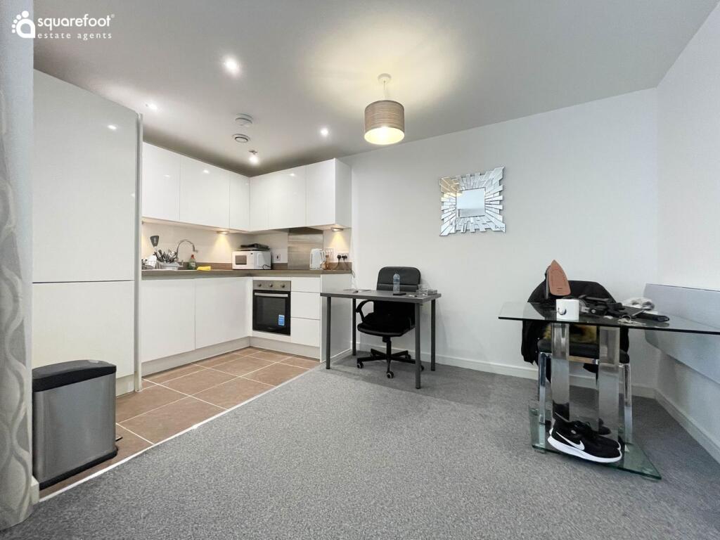 Studio flat on Ferry Court, Cardiff, CF11, £105,000