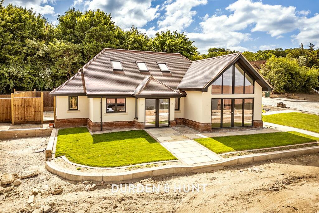 Main image of property: Mott Street, Loughton, IG10