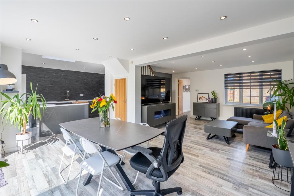 House in Harlow, Katherines - View 5