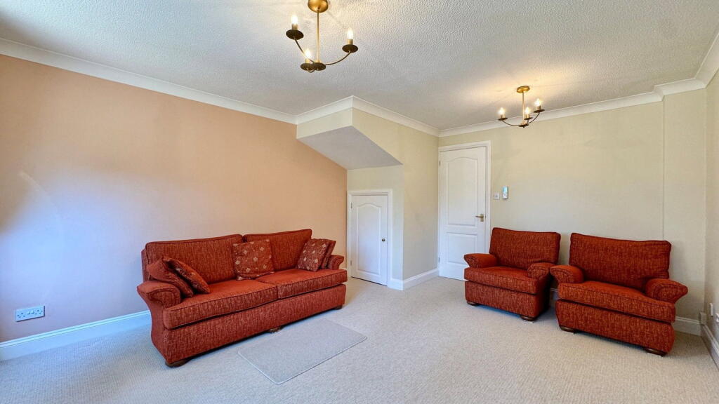 House in Chieveley, West Berkshire - More