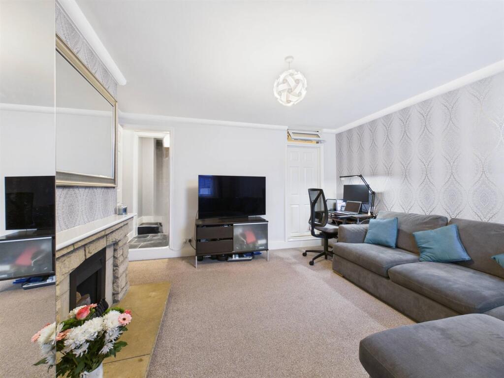 Farningham Road, Caterham photo 2