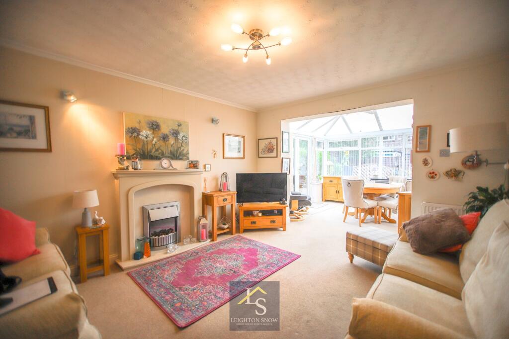 Southpool Close, Bramhall, SK7 photo 2