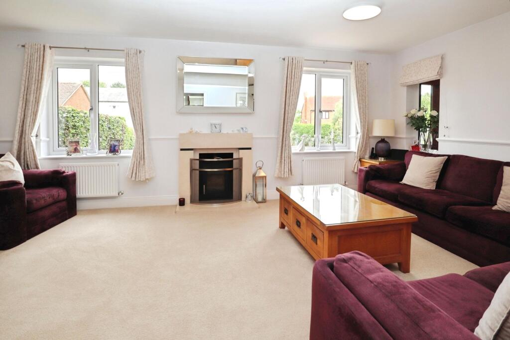 House in Steeple Claydon, Buckinghamshire - More