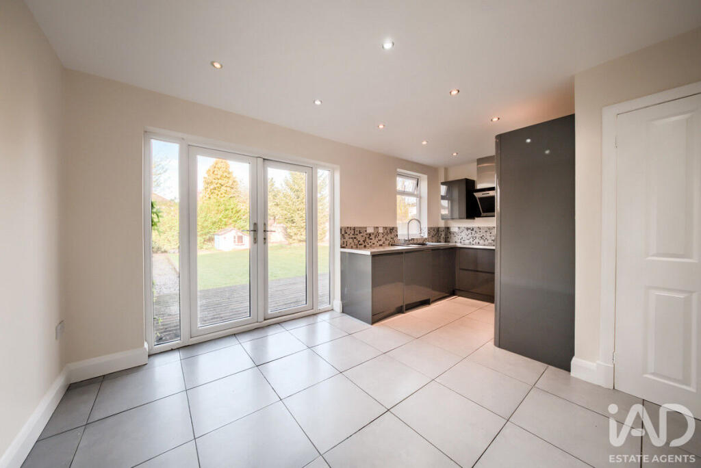 House in Coventry, West Midlands - More
