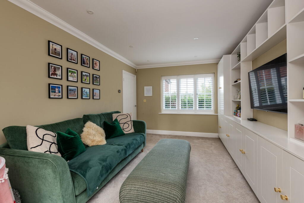 House in Tunbridge Wells, Paddock Wood - View 4