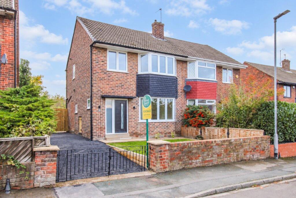 3-bed semi-detached on Ashleigh Avenue, Pontefract, £250,000