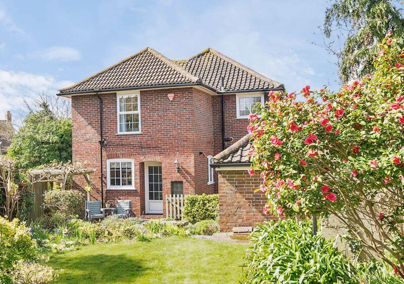 House in Folkestone, Morehall - View 2
