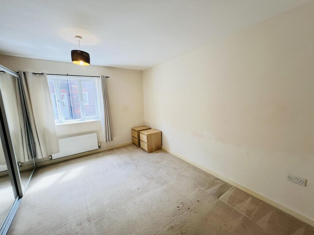 Apartment in Crawley, West Sussex - View 5