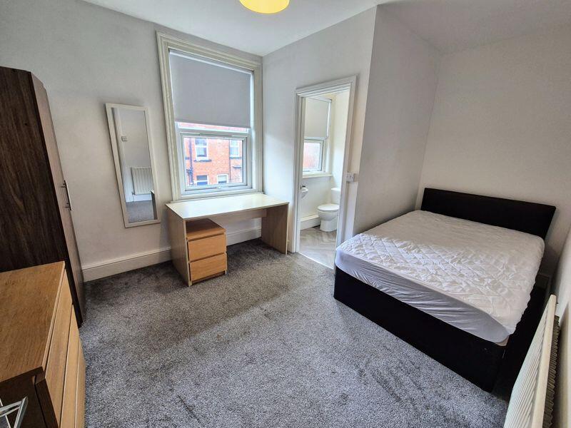 House in Leeds, West Yorkshire - View 5