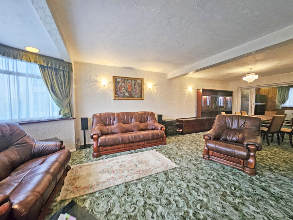 Southend Road,  Woodford Green, IG8 photo 4