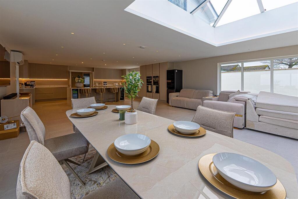 Woodlinken Drive, Verwood photo 3