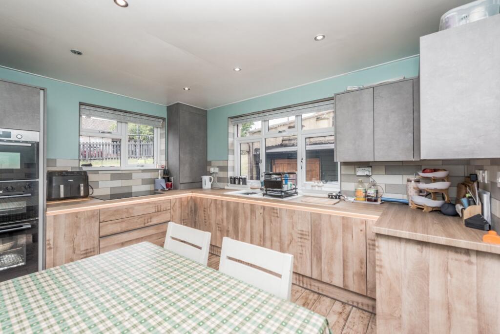 House in Bradford, Cutler Heights Business Park, Holmewood - View 4