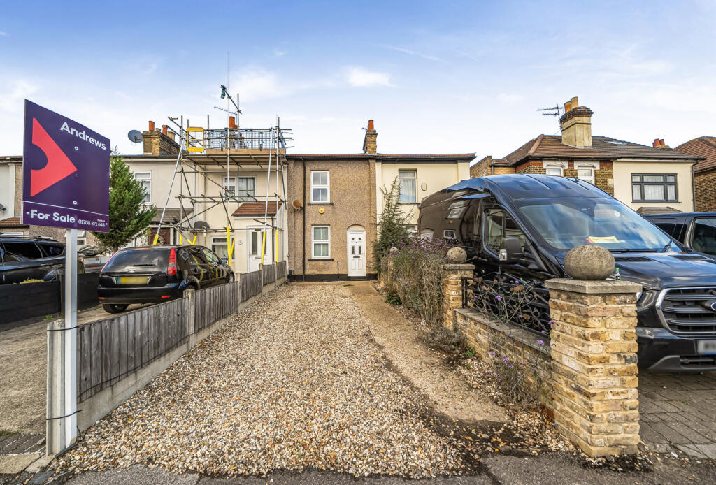 2-bed terraced on London Road, Romford, RM7, £375,000