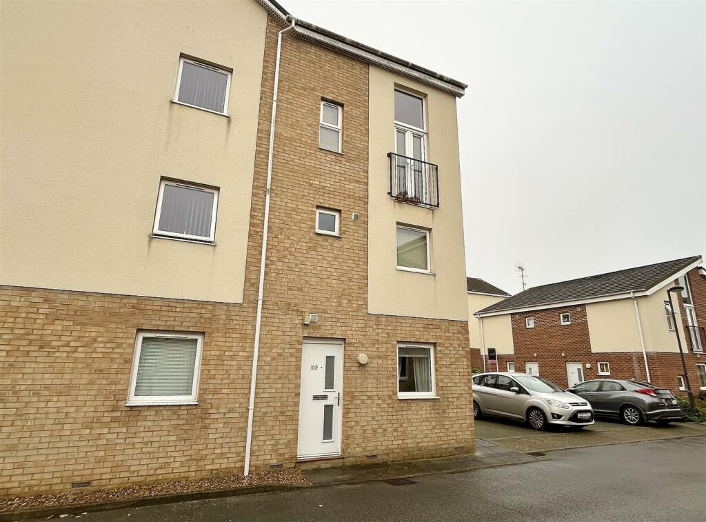 1-bed flat on Clog Mill Gardens, Selby, £70,000