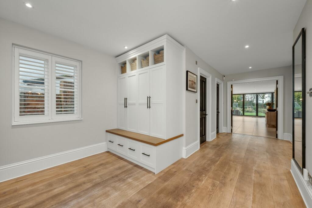 5 bed detached - West End Gardens, Esher, Surrey, KT10 image 3