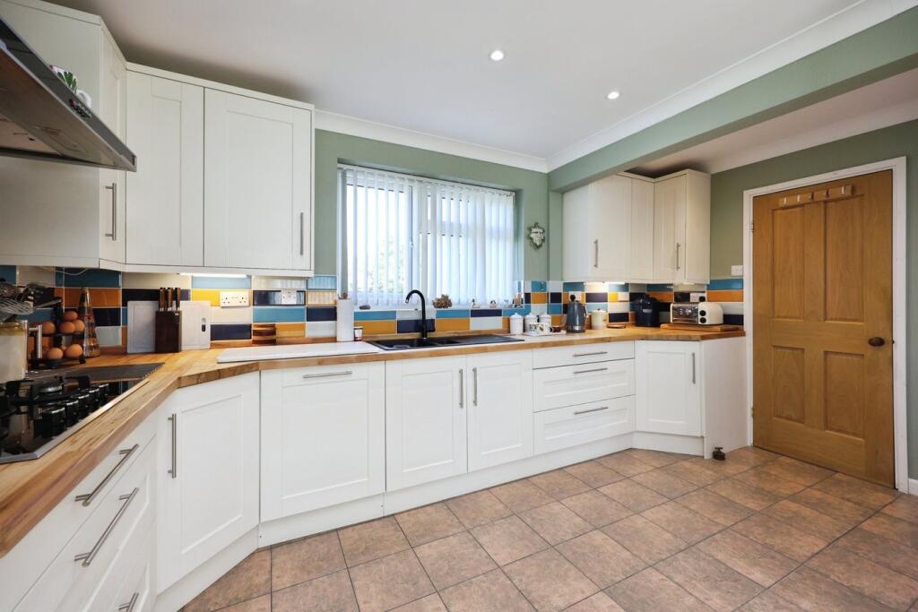 House in Totland, Colwell Bay - View 6
