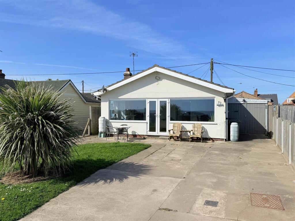 Main image of property: The Promenade, Scratby