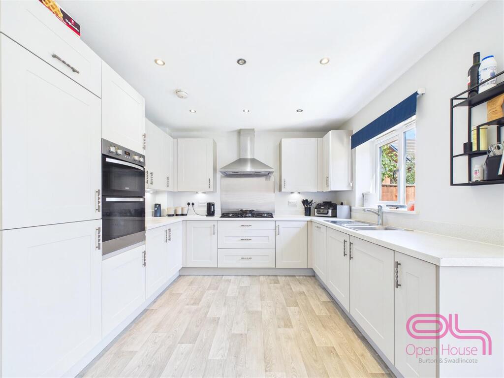 Hewer Drive, Castle Gresley - More