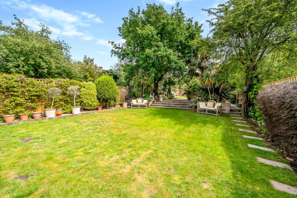 House in London, Dulwich Village - View 2