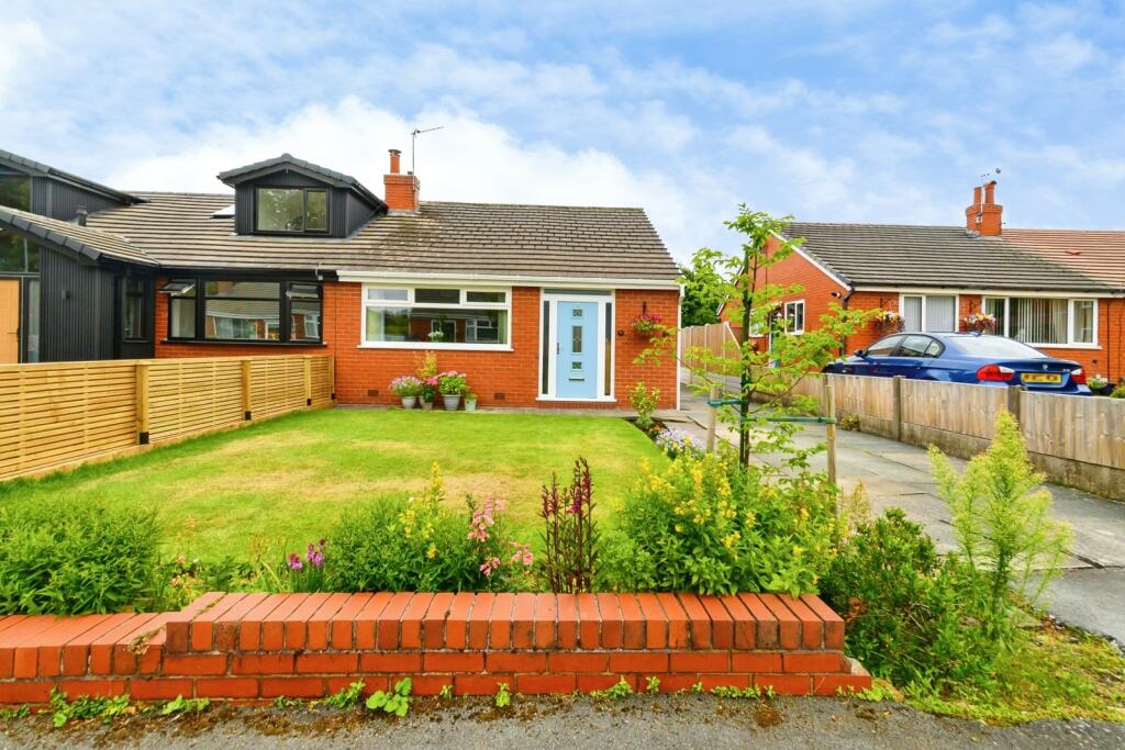 Main image of property: Carlton Close, Worsley, Manchester, Greater Manchester, M28