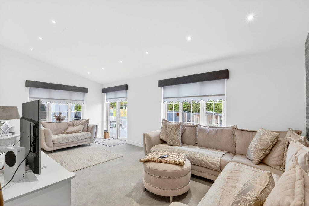 Clarence Road, South Benfleet photo 4