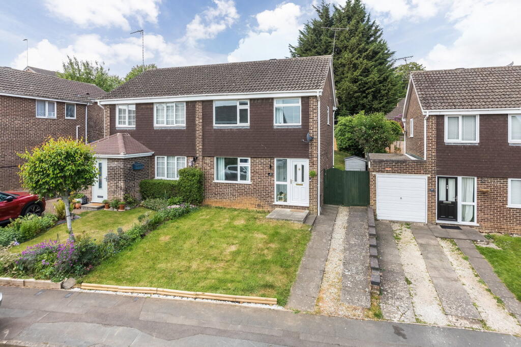 Main image of property: Whimbrel Way, Banbury OX16 9YN