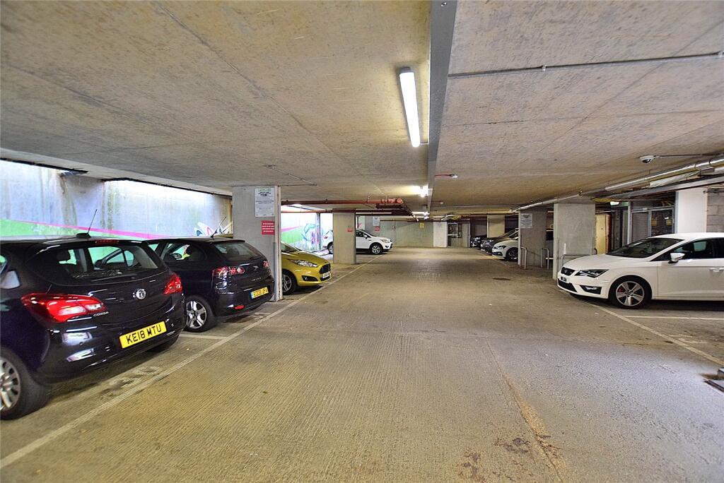 Apartment in Luton - More