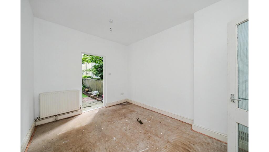 Apartment in Hove, Brunswick - More