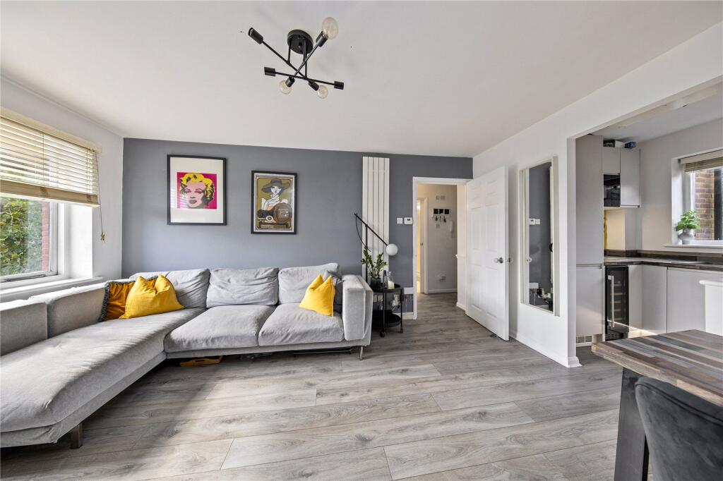 Apartment in Richmond, North Sheen - View 4